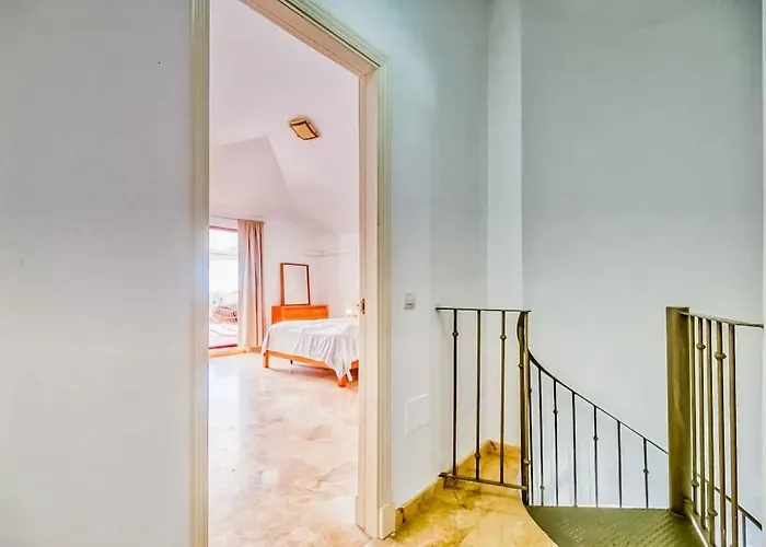 120 - Cozy Duplex Penthouse With Panoramic Views *